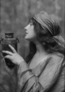 Carter, Malvina Longfellow, portrait photograph, 1912 or 1913. Creator: Arnold Genthe