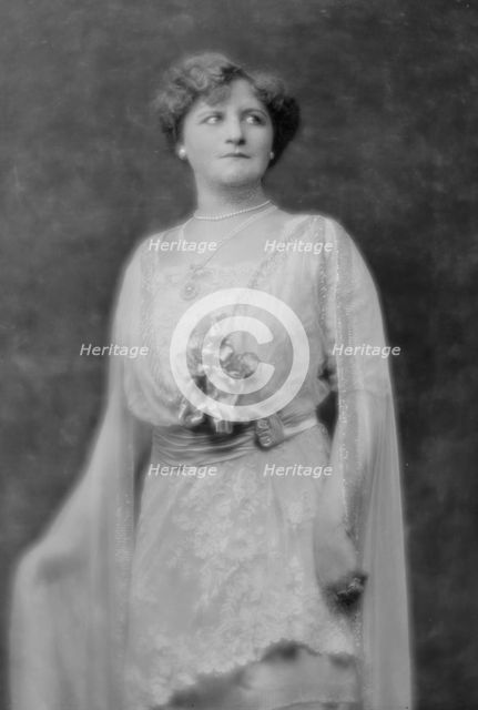Carylna, Kathryn, Miss, portrait photograph, 1915. Creator: Arnold Genthe.
