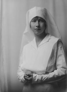 Caslova, Miss, portrait photograph, 1917 Oct. 2. Creator: Arnold Genthe