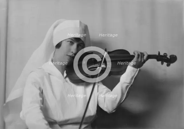 Caslova, Miss, portrait photograph, 1917 Oct. 2. Creator: Arnold Genthe.