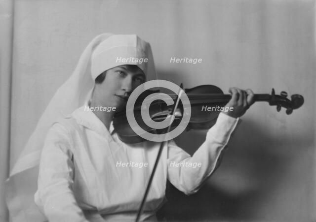 Caslova, Miss, portrait photograph, 1917 Oct. 2. Creator: Arnold Genthe.