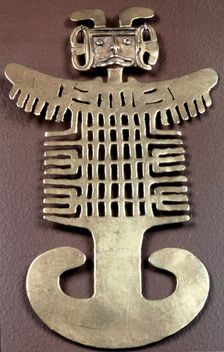 Cast gold Pre-Columbian figure pendant, Muisca, Colombia, 1000-1541