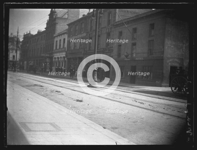 Castle Street, Cardiff, The Old Globe Inn. c1902 Creator: William Booth.