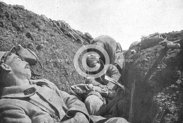 'Ceux de Douaumont; Le sommeil des sapeurs: pour preparer l'attaque du 22, ils ont..., 1916. Creator: Unknown.