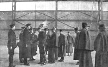 'Ceux de l'air et ceux de la route; Un raid Anglais sur Friedrichshafe..., 1914. Creator: Unknown