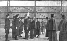 'Ceux de l'air et ceux de la route; Un raid Anglais sur Friedrichshafe..., 1914. Creator: Unknown