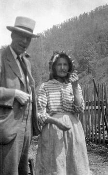 Cecil Sharp and Aunt Betsy smoking pipes, Appalachia, USA, c1917