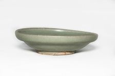 Celadon saucer, 15th century
