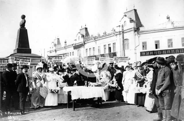 Celebration of the "White Flower" in Kansk, 1914. Creator: LI Vonago.