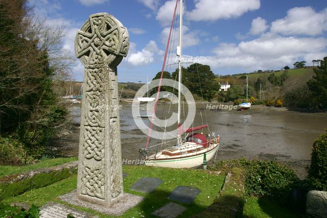 Celtic cross, St Just in Roseland, Cornwall.  Creator: Peter Thompson.