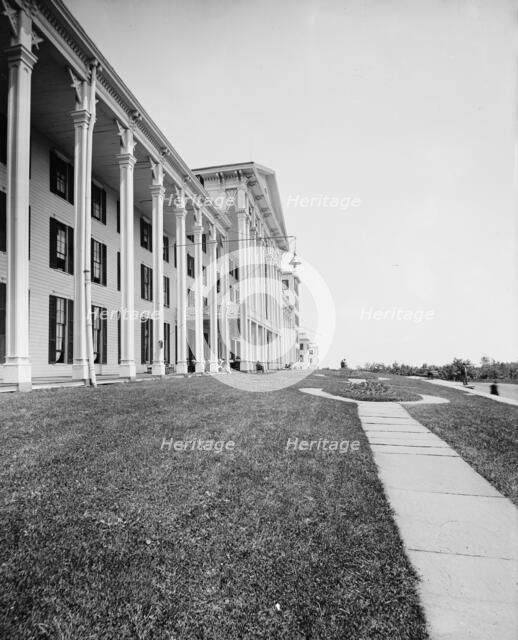 Central facade, Hotel Kaaterskill, Catskill Mountains, N.Y., between 1900 and 1905. Creator: Unknown.