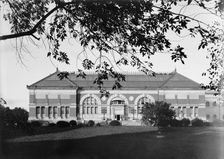 Central Park, New York, Metropolitan Art Museum, ca 1900. Creator: Unknown