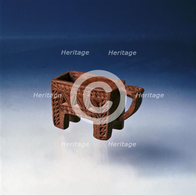 Ceramic box with excisa decoration, from the necropolis of Palenzuela.