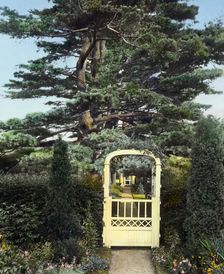 "Chailey," Charles William Moseley house, Newburyport, Massachusetts, 1920. Creator: Frances Benjamin Johnston