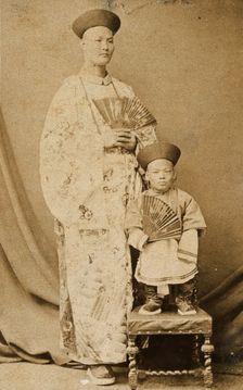 Chang Yu-sing the Chinese giant, and Chung Mow, a dwarf. Creator: Unknown