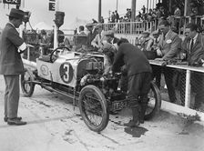 Changing a piston on Archie Frazer-Nash's GN at the JCC 200 Mile Race, Brooklands, Surrey, 1922. Artist: Bill Brunell