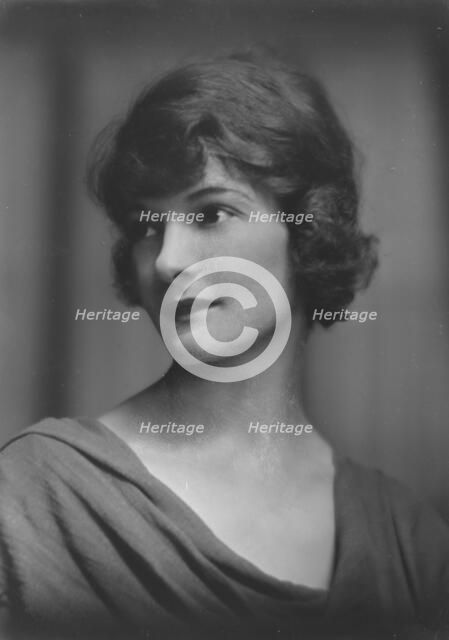 Chase, Arline, Mme., portrait photograph, 1917 Sept. 17. Creator: Arnold Genthe.