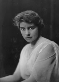 Chase, K., Miss, portrait photograph, 1916 Feb. 9. Creator: Arnold Genthe
