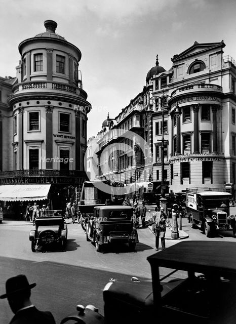 Charing Cross Hospital, City of Westminster, London. Creator: George Davison Reid.
