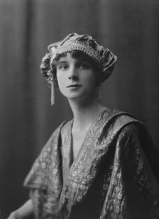 Charles, Lillian, Miss, portrait photograph, 1916. Creator: Arnold Genthe