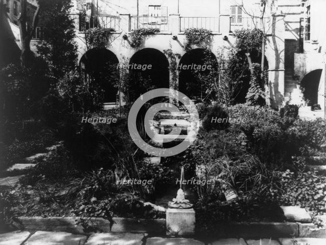 Charlotte Hunnewell Sorchan house, Turtle Bay Gardens, 228 East 49th Street, New York. Garden, 1920. Creator: Frances Benjamin Johnston.