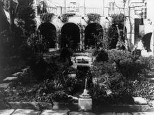 Charlotte Hunnewell Sorchan house, Turtle Bay Gardens, 228 East 49th Street, New York. Garden, 1920. Creator: Frances Benjamin Johnston
