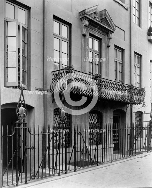 Charlotte Hunnewell Sorchan house, Turtle Bay Gardens, 228 East 49th Street, New York, 1920. Creator: Frances Benjamin Johnston.