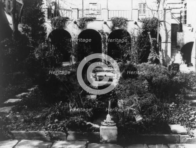 Charlotte Hunnewell Sorchan house, Turtle Bay Gardens, 228 East 49th Street, New York. Garden, 1920. Creator: Frances Benjamin Johnston.