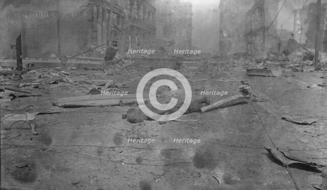 Charred corpse of a victim of the 1906 San Francisco earthquake and fire, 1906 Apr. Creator: Arnold Genthe.