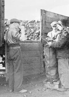 Charringtons workers filling sacks of coal. Creator: Unknown