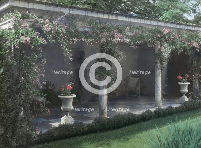 "Chatham," Colonel Daniel Bradford Devore house, 120 Chatham Lane, Fredericksburg..., 1927. Creator: Frances Benjamin Johnston.