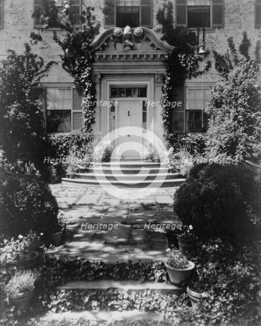 "Chatham," Colonel Daniel Bradford Devore house, 120 Chatham Lane, Fredericksburg, Virginia, (1927?) Creator: Frances Benjamin Johnston.