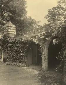 "Chatham," Colonel Daniel Bradford Devore house, 120 Chatham Lane, Fredericksburg, Virginia., 1927. Creator: Frances Benjamin Johnston