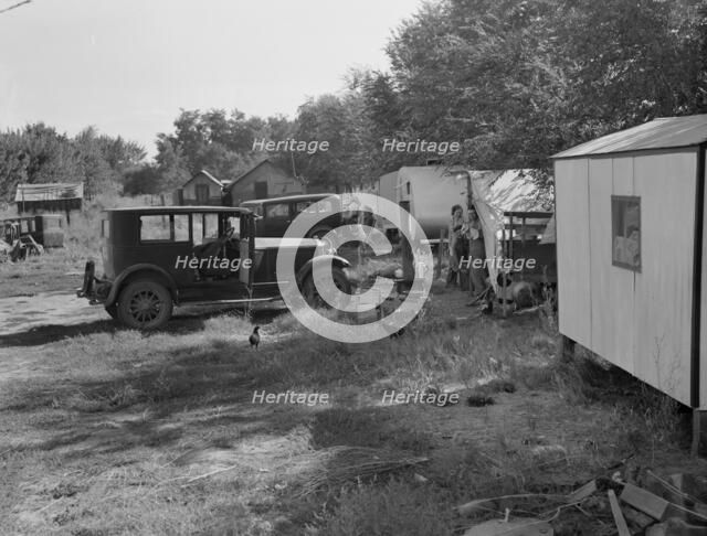 Cheap auto camp for migratory workers.., Toppenish, Yakima Valley, Washington, 1939. Creator: Dorothea Lange.