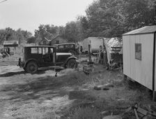 Cheap auto camp for migratory workers.., Toppenish, Yakima Valley, Washington, 1939. Creator: Dorothea Lange