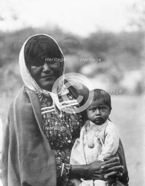Chemehuevi mother and child, c1907. Creator: Edward Sheriff Curtis.