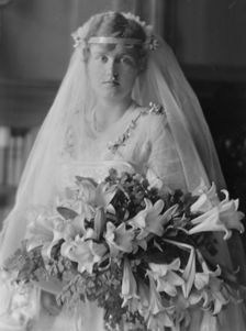 Cheney, Julia de Forest, Miss, portrait photograph, 1915. Creator: Arnold Genthe