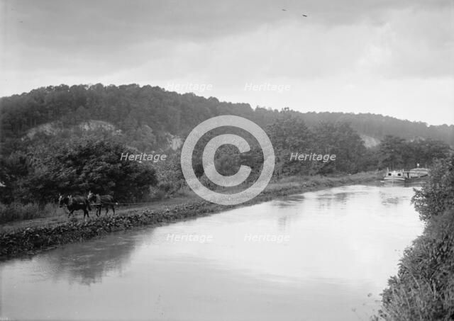 Chesapeake & Ohio Canal, 1915. Creator: Harris & Ewing.