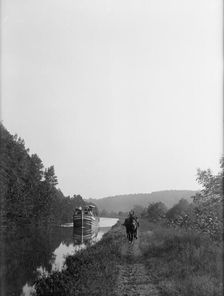 Chesapeake & Ohio Canal - Canal Boat, 1917. Creator: Harris & Ewing