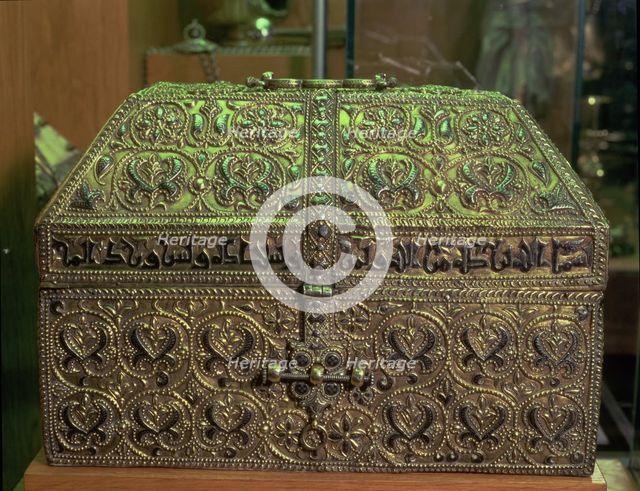 Chest of Hisham II, made of niello and golden silver in Cordoba.