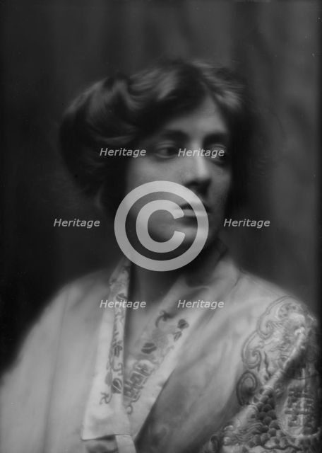 Chester, Constance, Miss., portrait photograph, 1912 or 1913. Creator: Arnold Genthe.