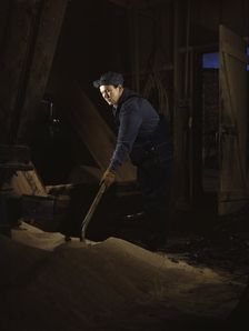 Chicago and North Western R.R., Mrs. Thelma Cuvage, working in the sand house...Clinton, Iowa, 1943. Creator: Jack Delano