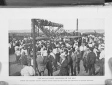 Chicago race riot- beginning of the riot; White and Negroes leaving Twenty-ninth Street..., 1922. Creator: Unknown