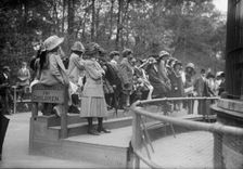 Children at N.Y. Zoo, between c1910 and c1915. Creator: Bain News Service