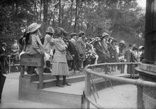 Children at N.Y. Zoo, between c1910 and c1915. Creator: Bain News Service