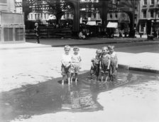 Children at play, N.Y., 1913. Creator: Bain News Service