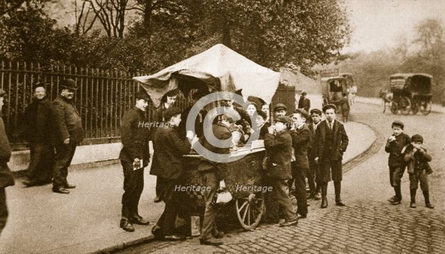 Children buying ice-cream from an Italian trader, 20th century. Creator: Unknown.