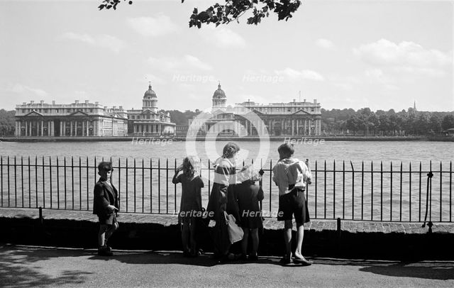 Children by the River Thames, London, c1945-c1965. Artist: SW Rawlings