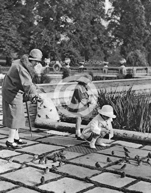 Children feeding the sparrows in Hyde Park, London, 1926-1927. Artist: Unknown