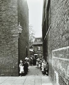 Children in an alleyway, Upper Ground Place, Southwark, London, 1923